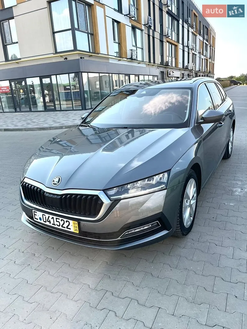 2023 Skoda Octavia - фото 1