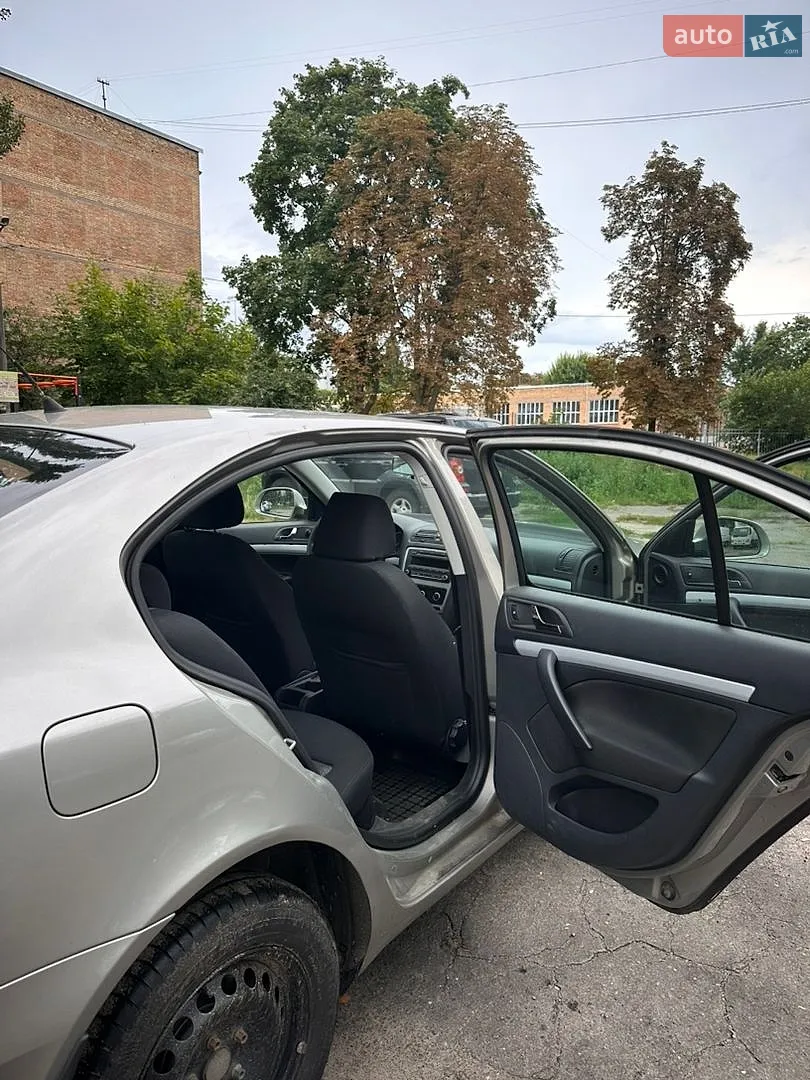 2011 Skoda Octavia - мініатюра 13