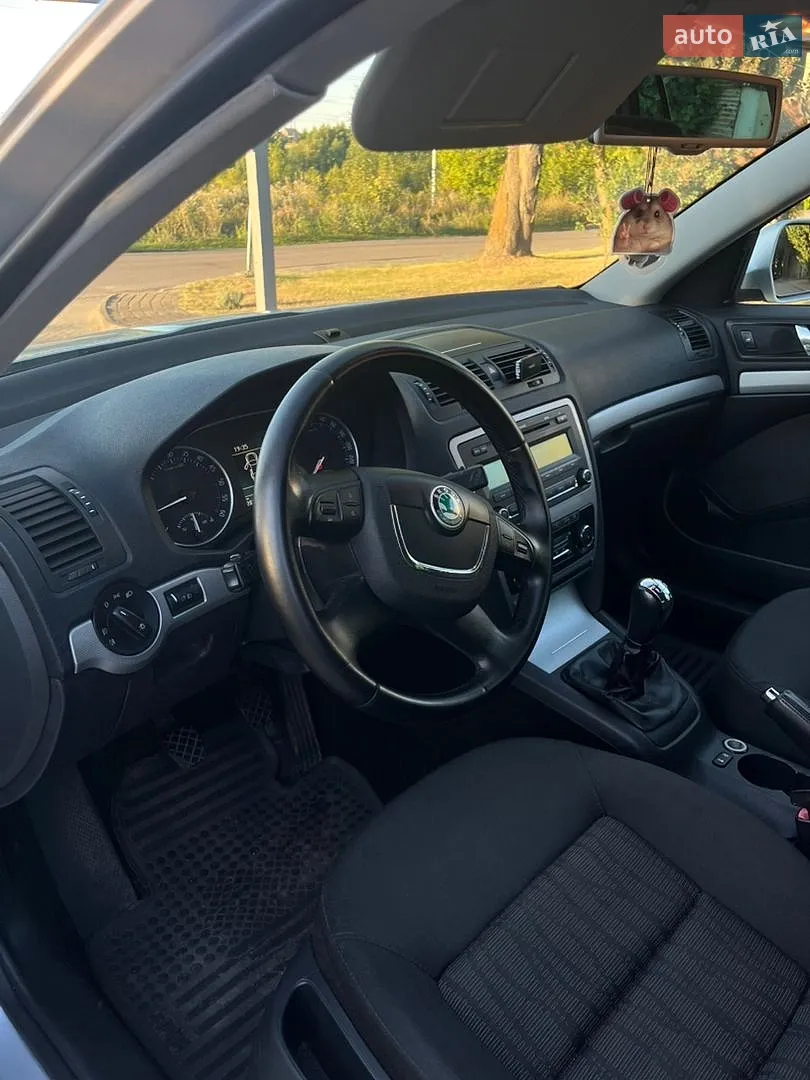 2010 Skoda Octavia - мініатюра 8
