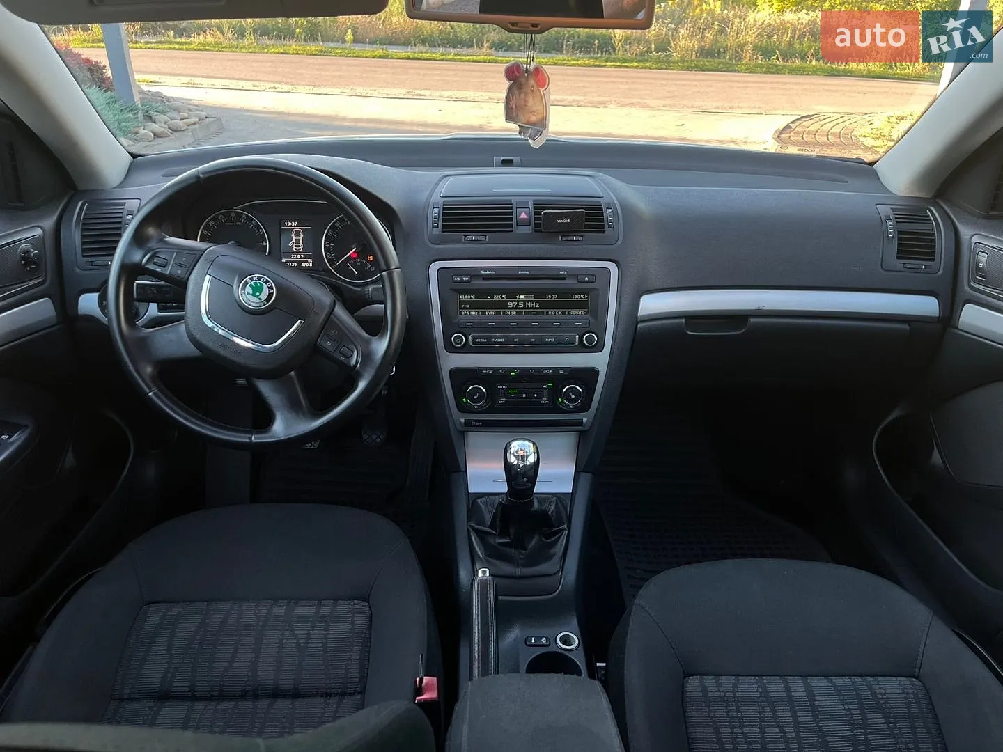 2010 Skoda Octavia - мініатюра 13
