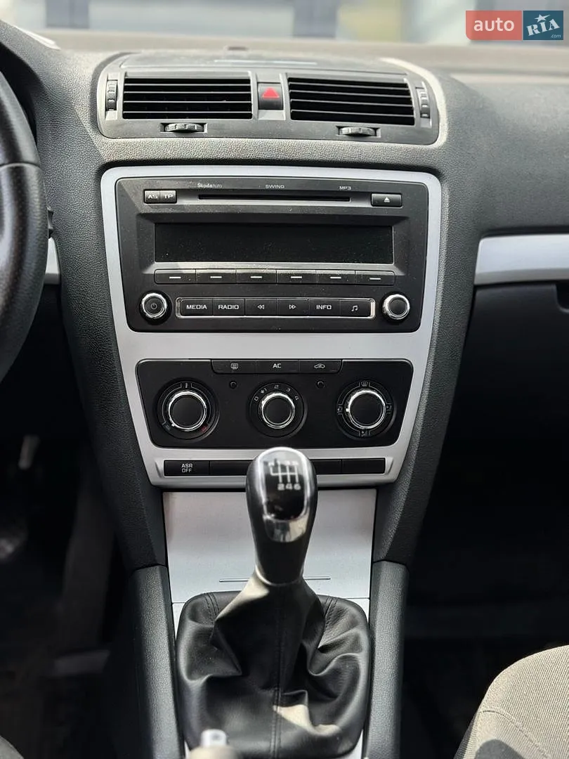 2011 Skoda Octavia - мініатюра 12