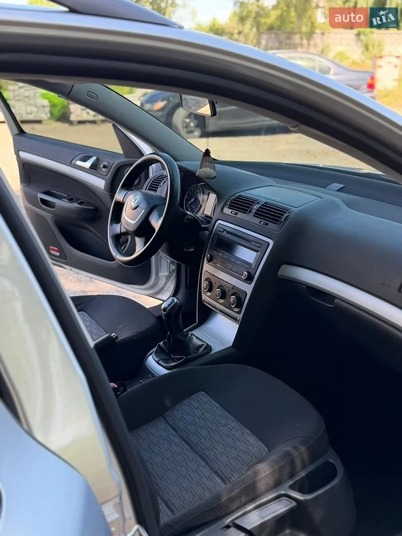2010 Skoda Octavia - мініатюра 19