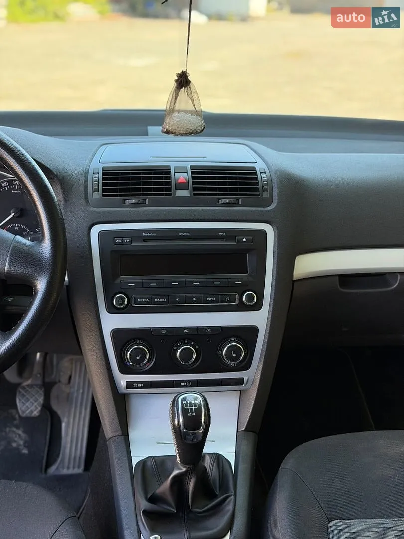 2010 Skoda Octavia - мініатюра 24