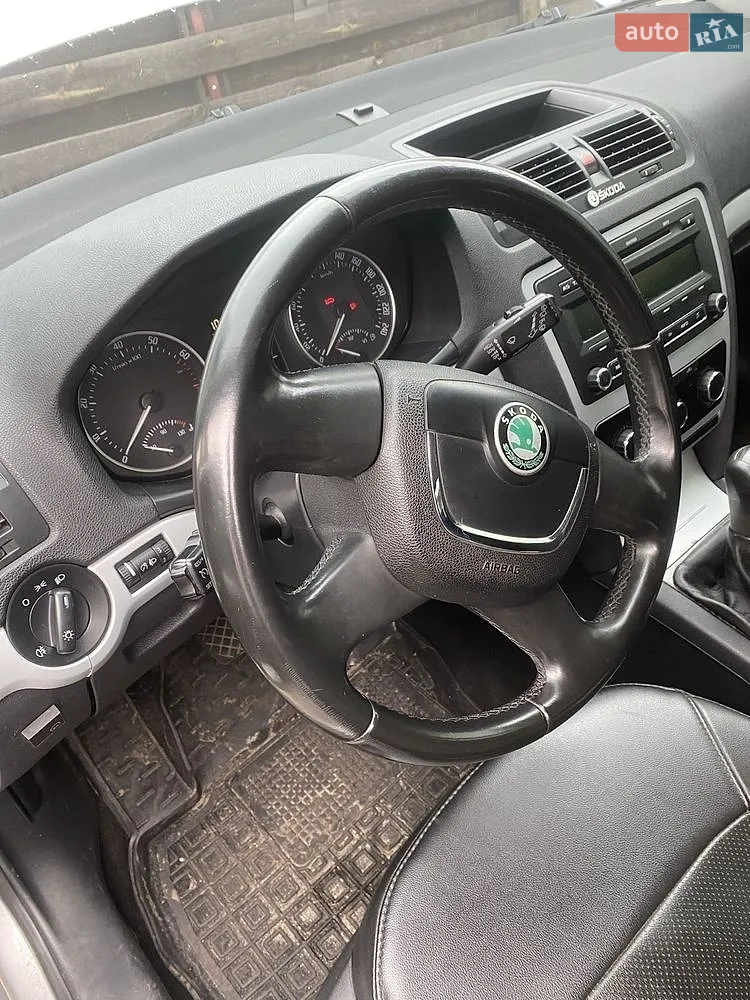 2010 Skoda Octavia - мініатюра 3