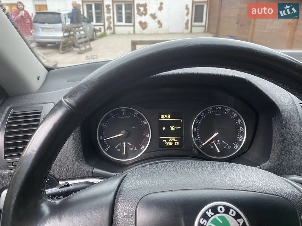 2010 Skoda Octavia - мініатюра 13