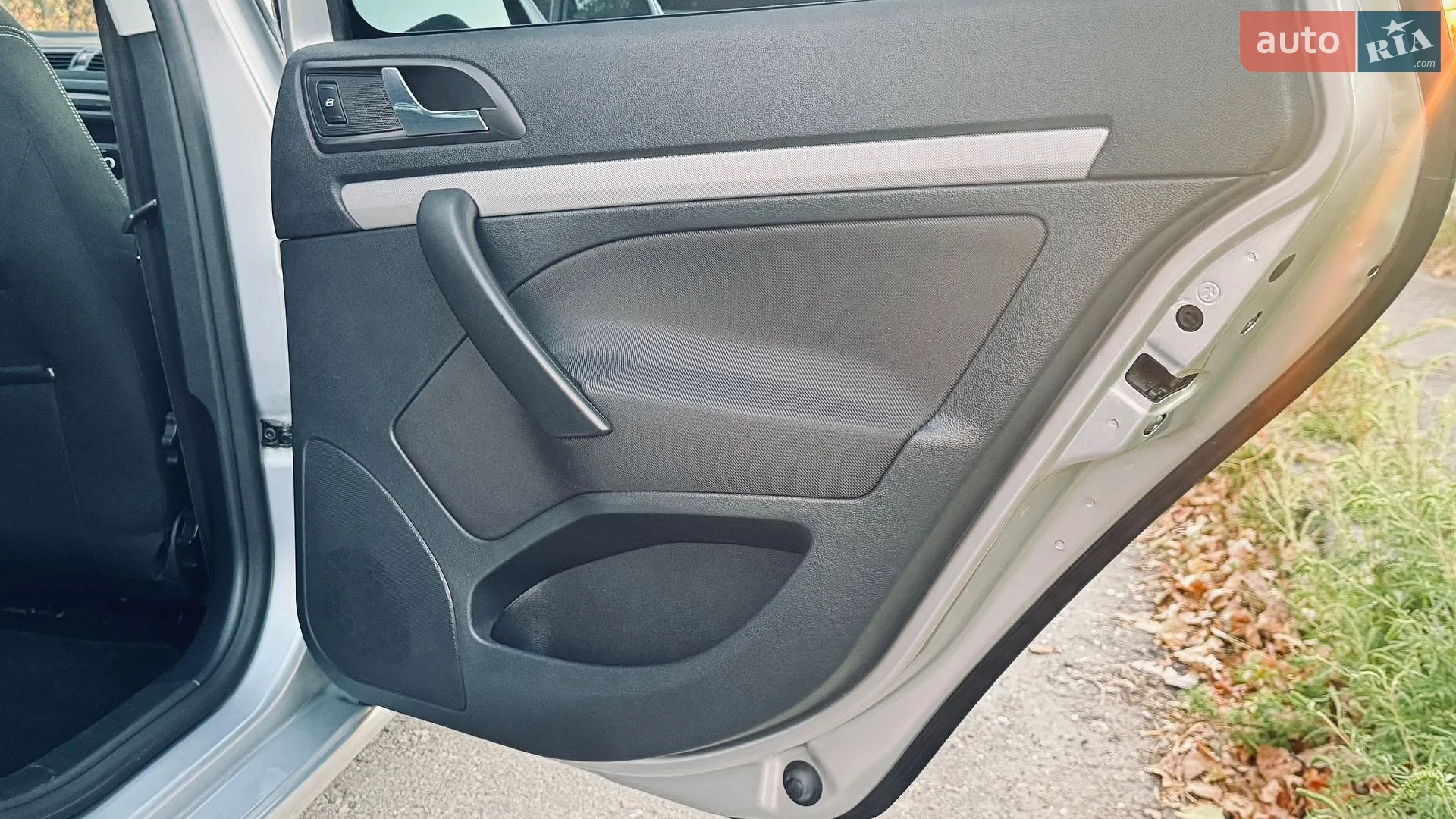 2010 Skoda Octavia - мініатюра 35