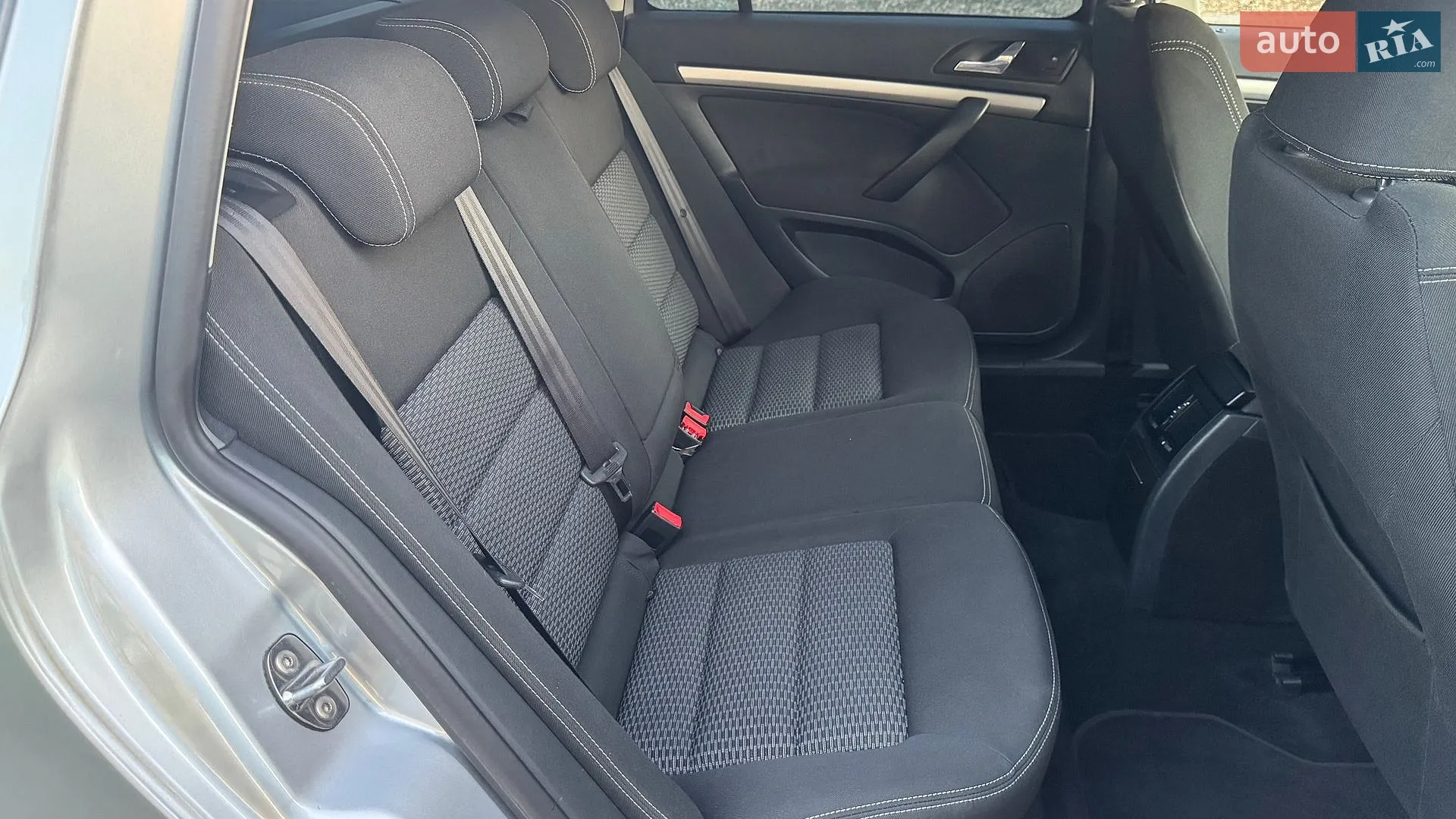 2010 Skoda Octavia - мініатюра 38