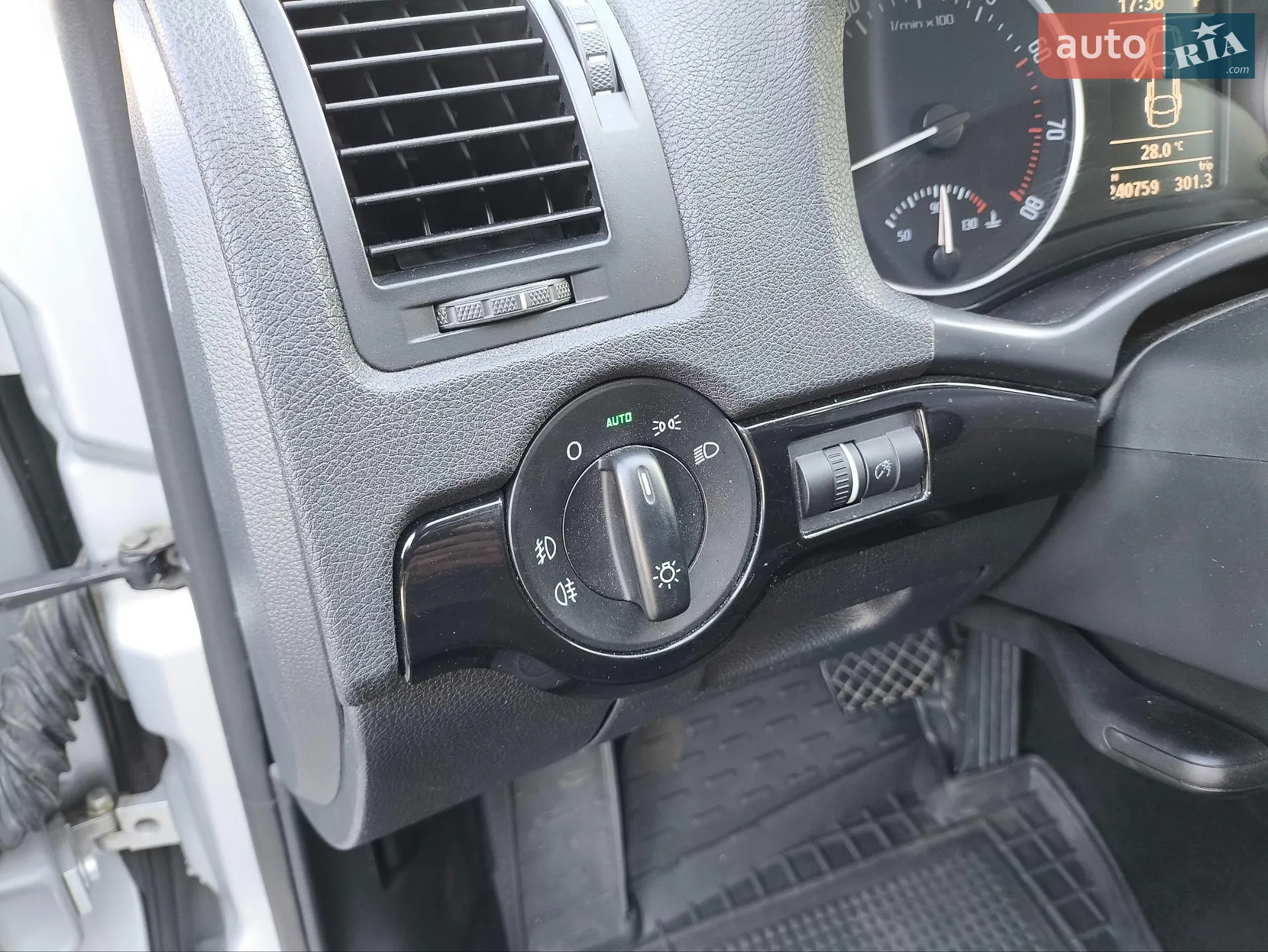 2010 Skoda Octavia - мініатюра 5
