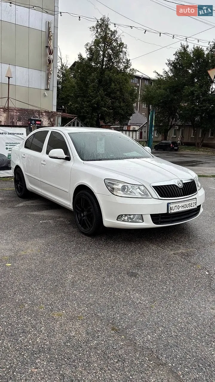 2010 Skoda Octavia - мініатюра 2