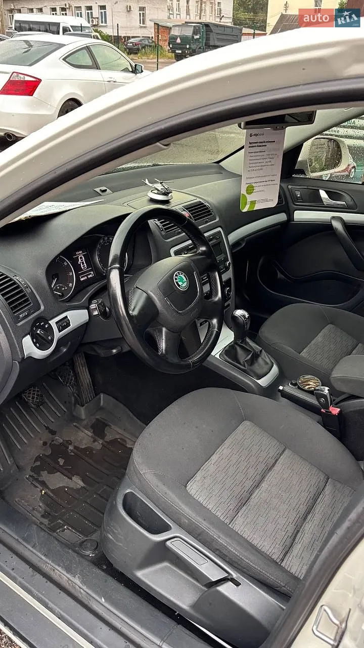 2010 Skoda Octavia - мініатюра 8