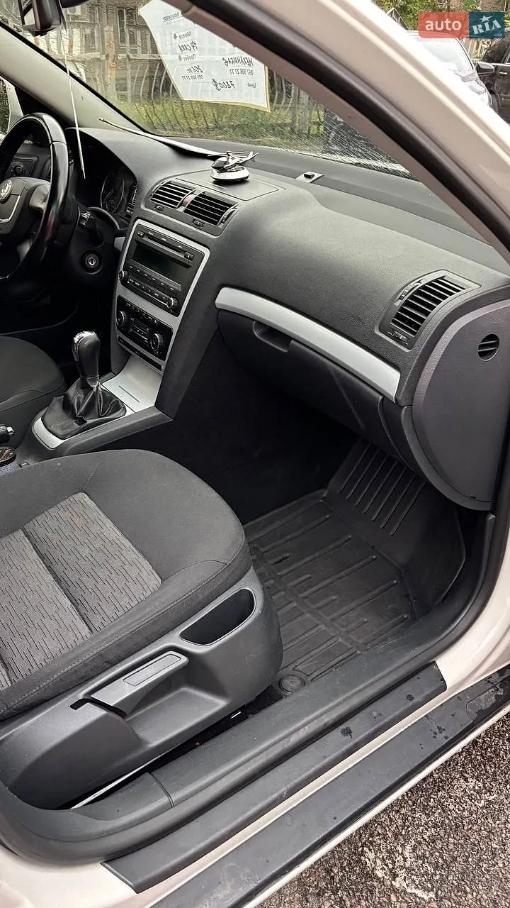 2010 Skoda Octavia - мініатюра 9
