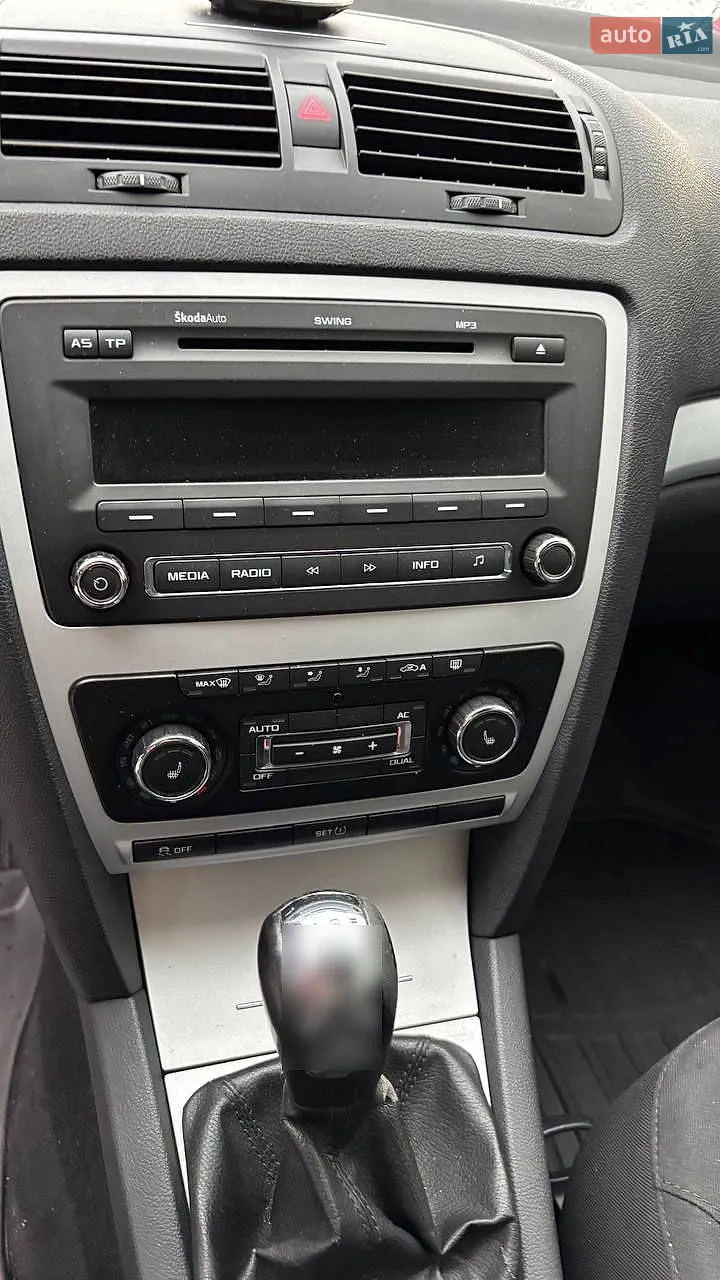 2010 Skoda Octavia - мініатюра 12