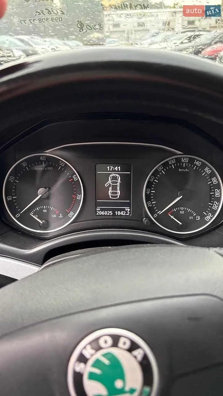 2010 Skoda Octavia - мініатюра 13