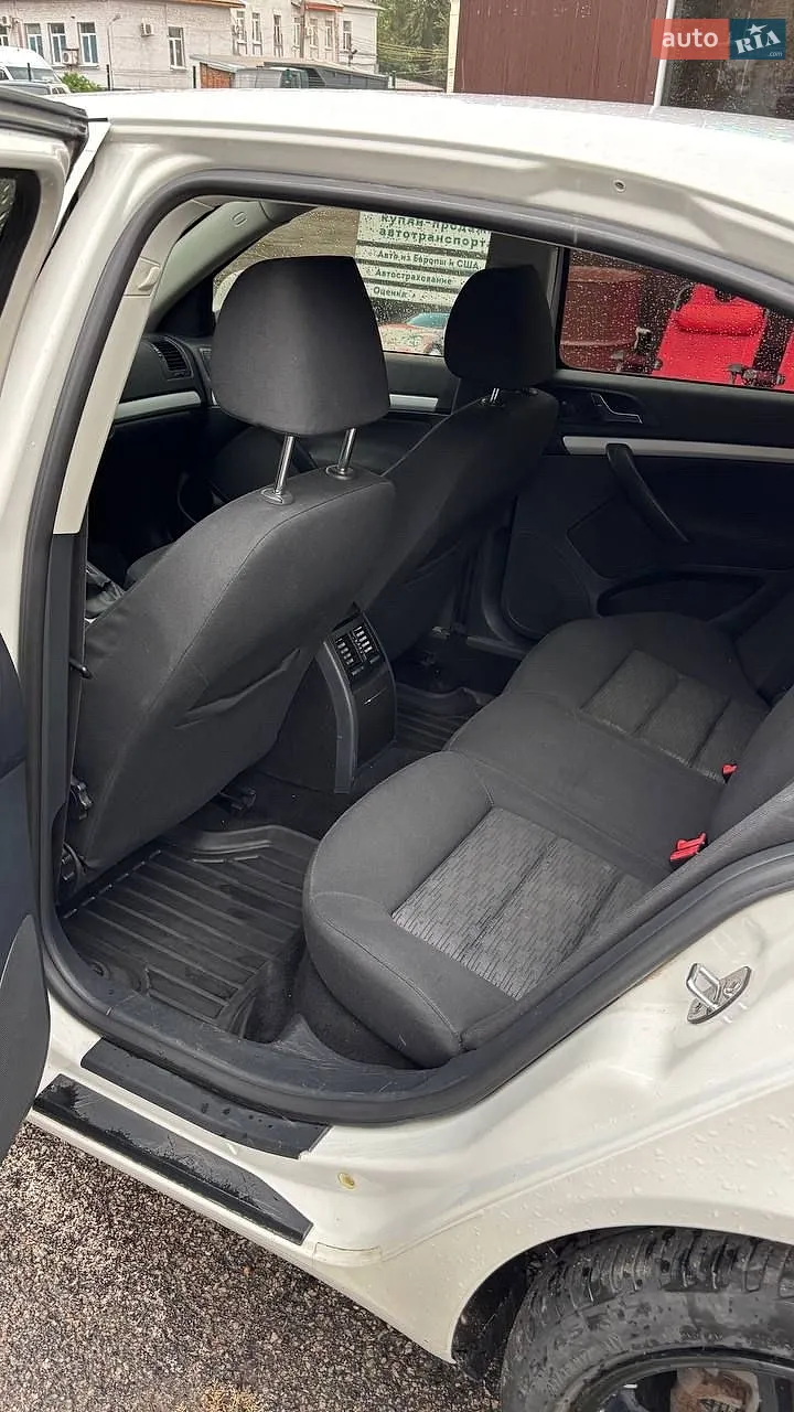 2010 Skoda Octavia - мініатюра 14