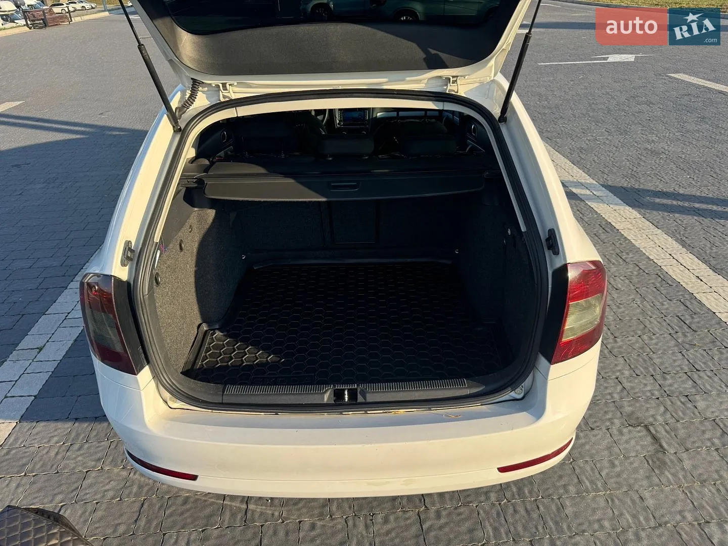 2010 Skoda Octavia - мініатюра 15
