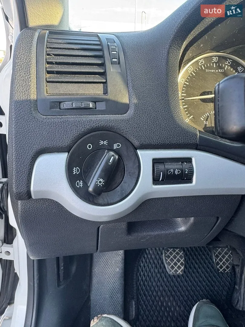 2010 Skoda Octavia - мініатюра 16