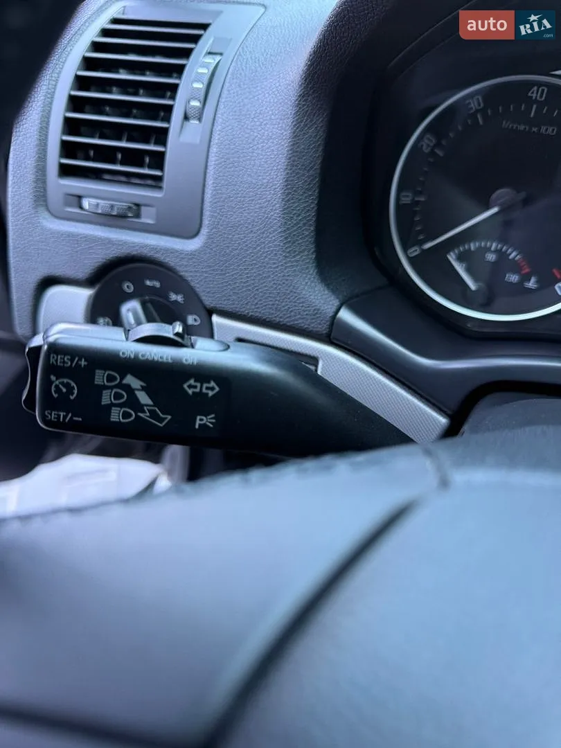 2010 Skoda Octavia - мініатюра 31