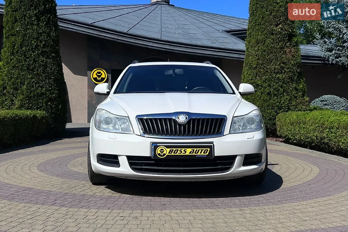 2010 Skoda Octavia - мініатюра 2
