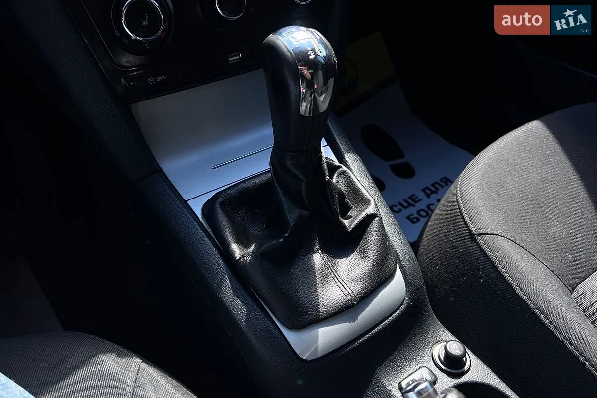 2010 Skoda Octavia - мініатюра 14