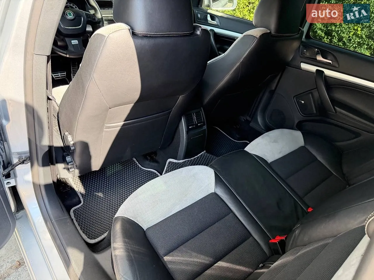 2010 Skoda Octavia - мініатюра 48