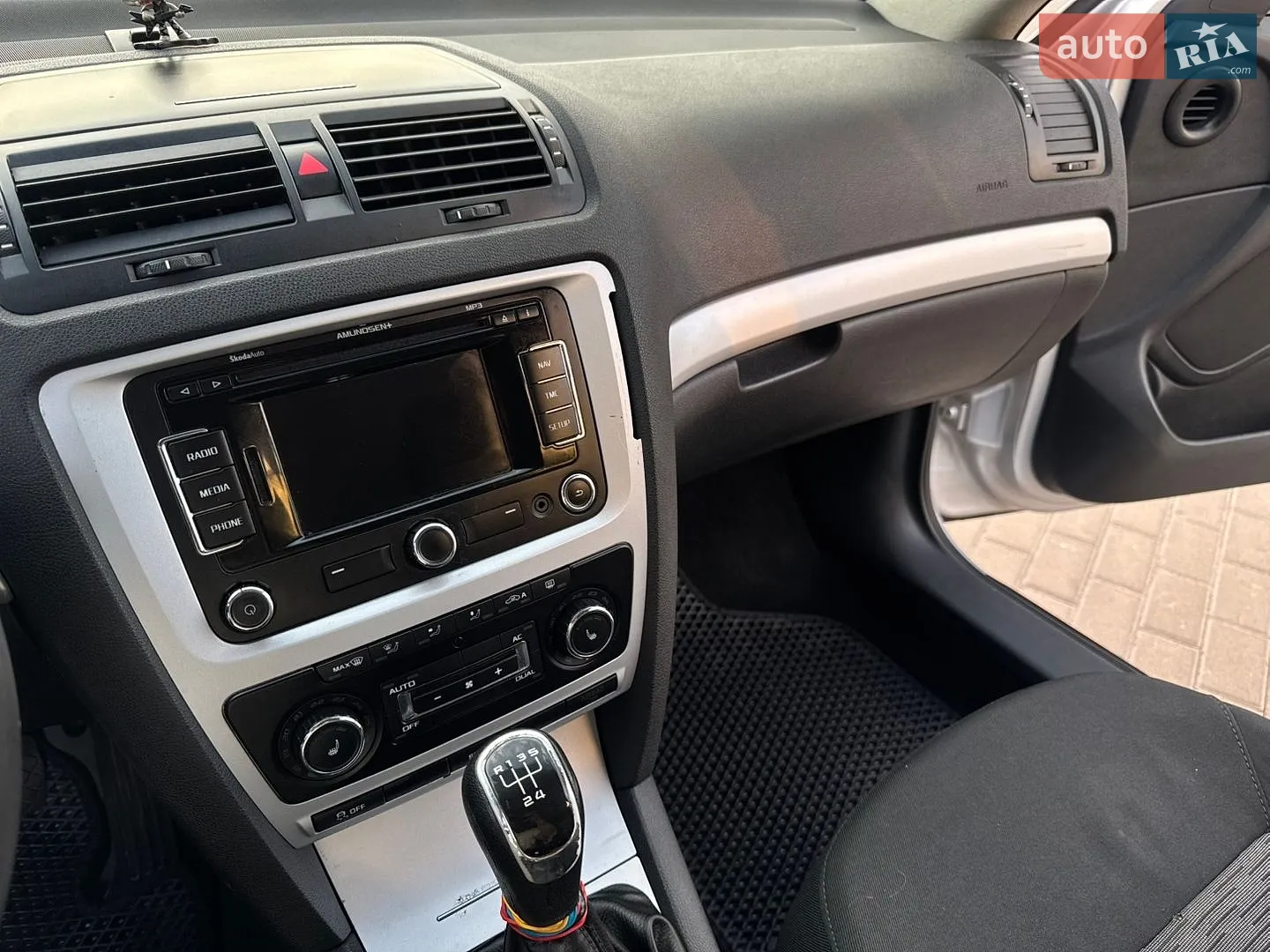 2011 Skoda Octavia - мініатюра 43