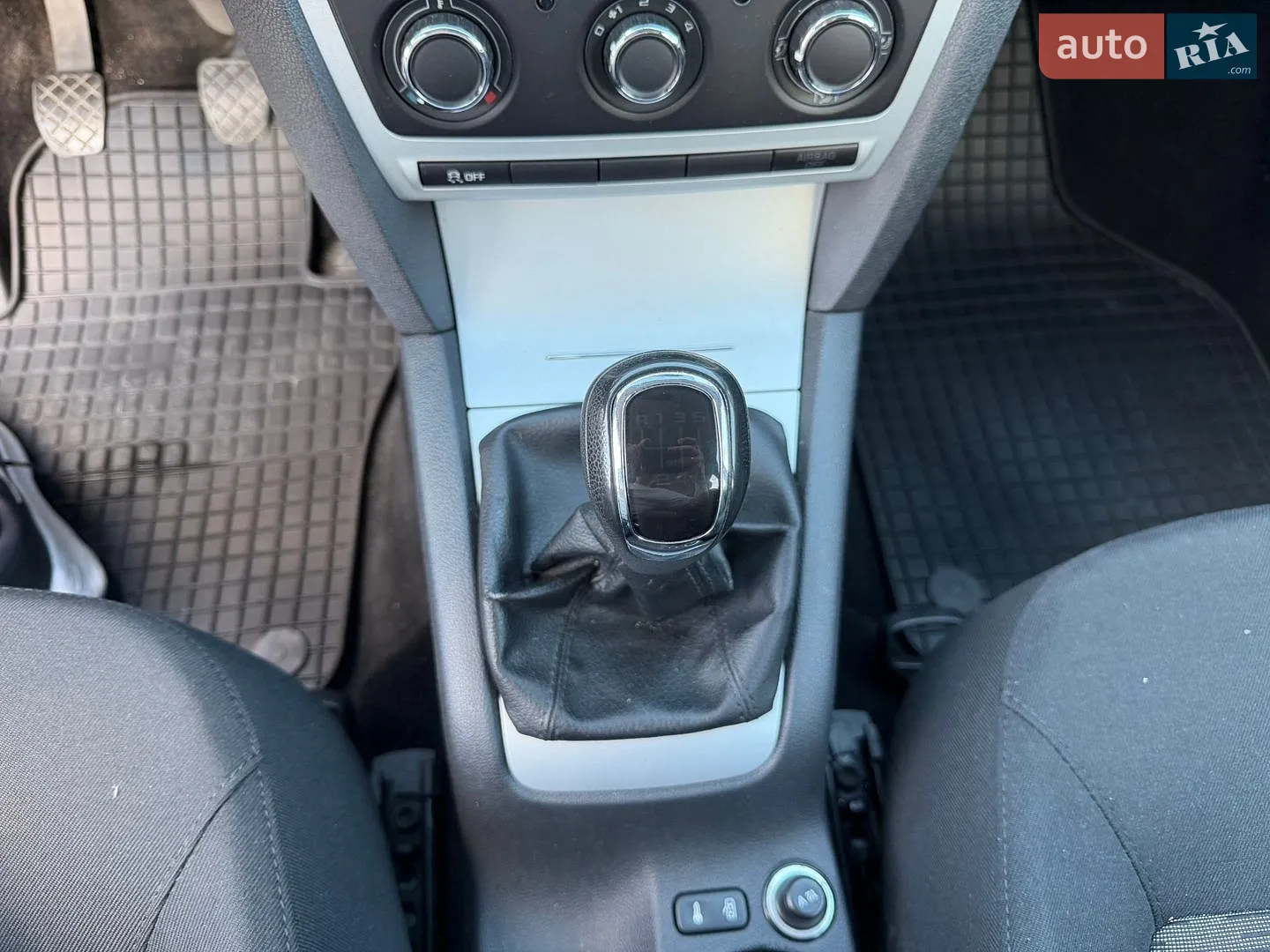 2011 Skoda Octavia - мініатюра 53