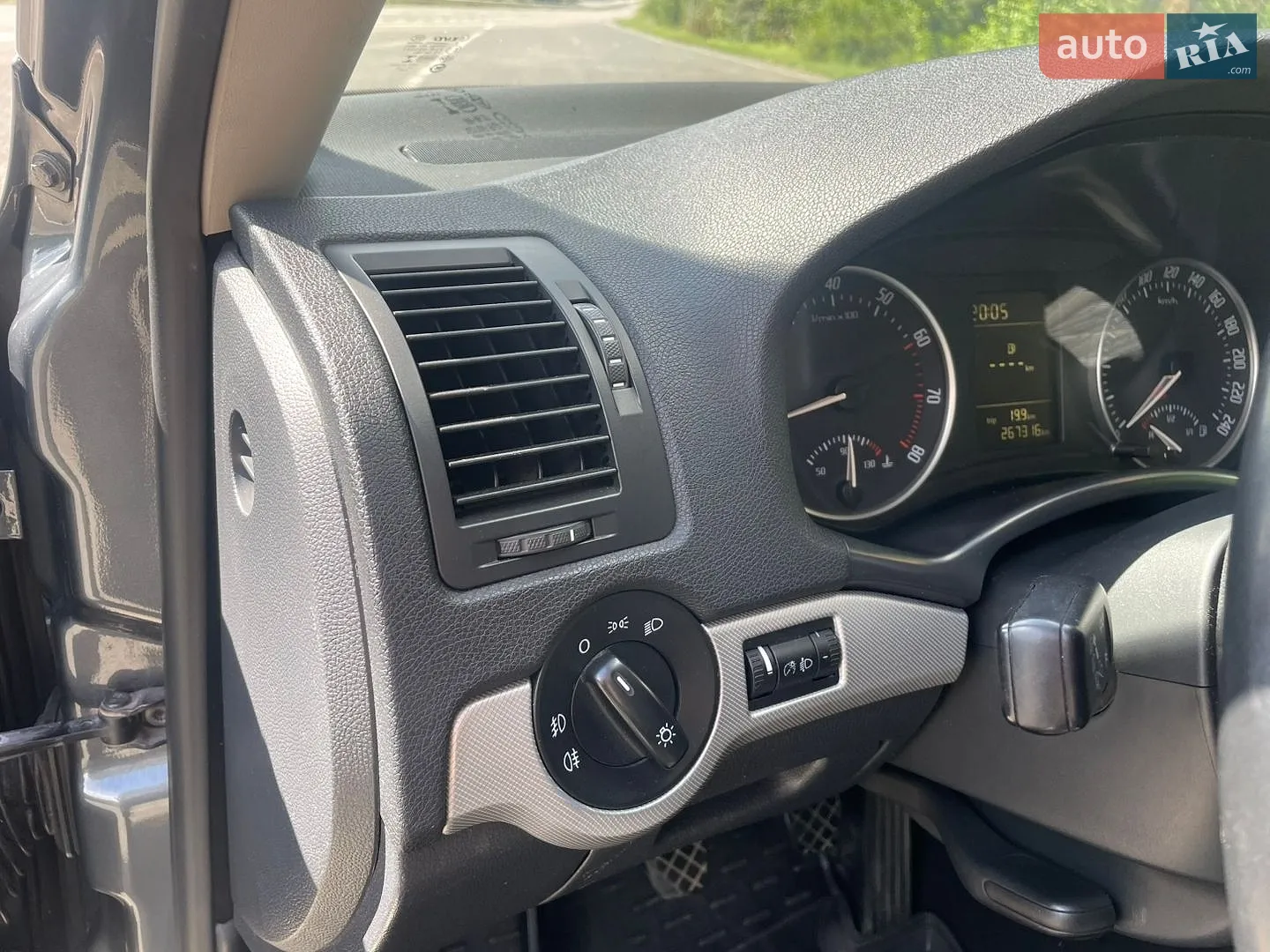 2010 Skoda Octavia - мініатюра 26