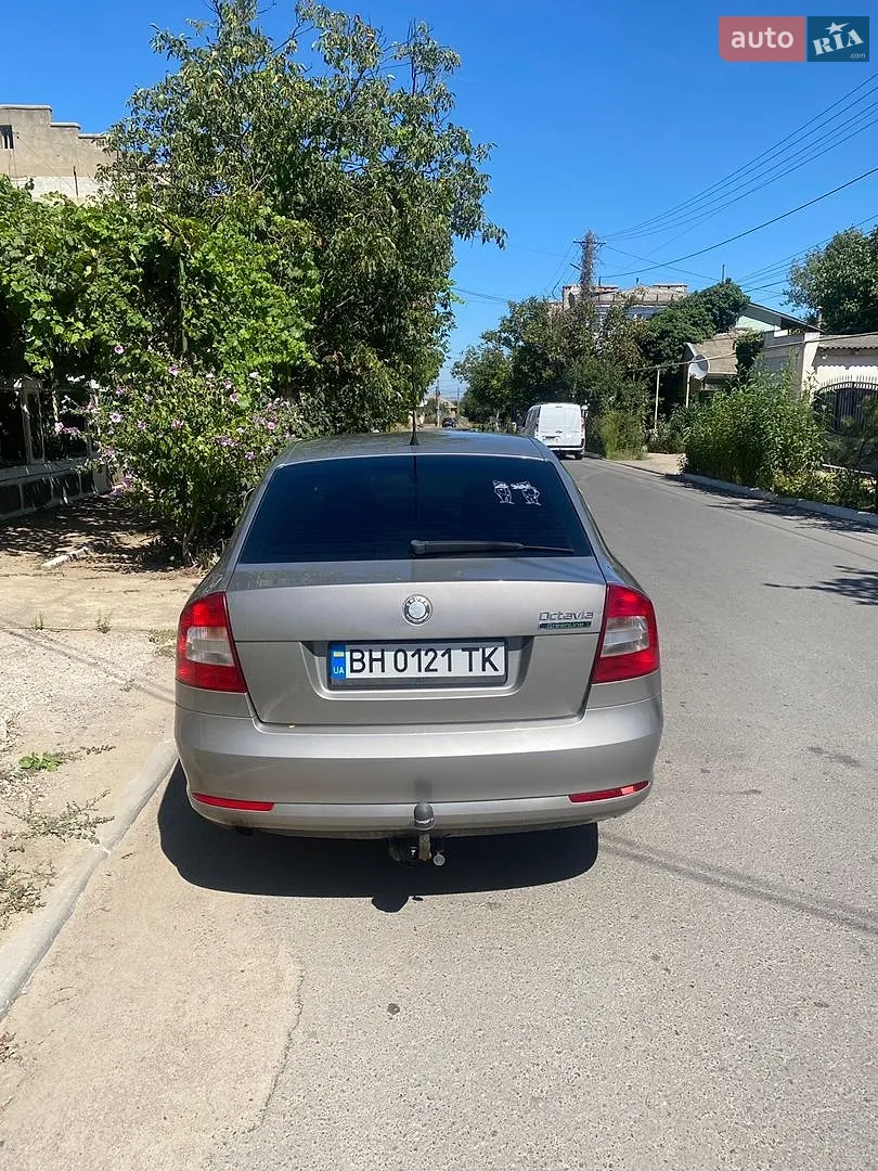 2010 Skoda Octavia - мініатюра 2