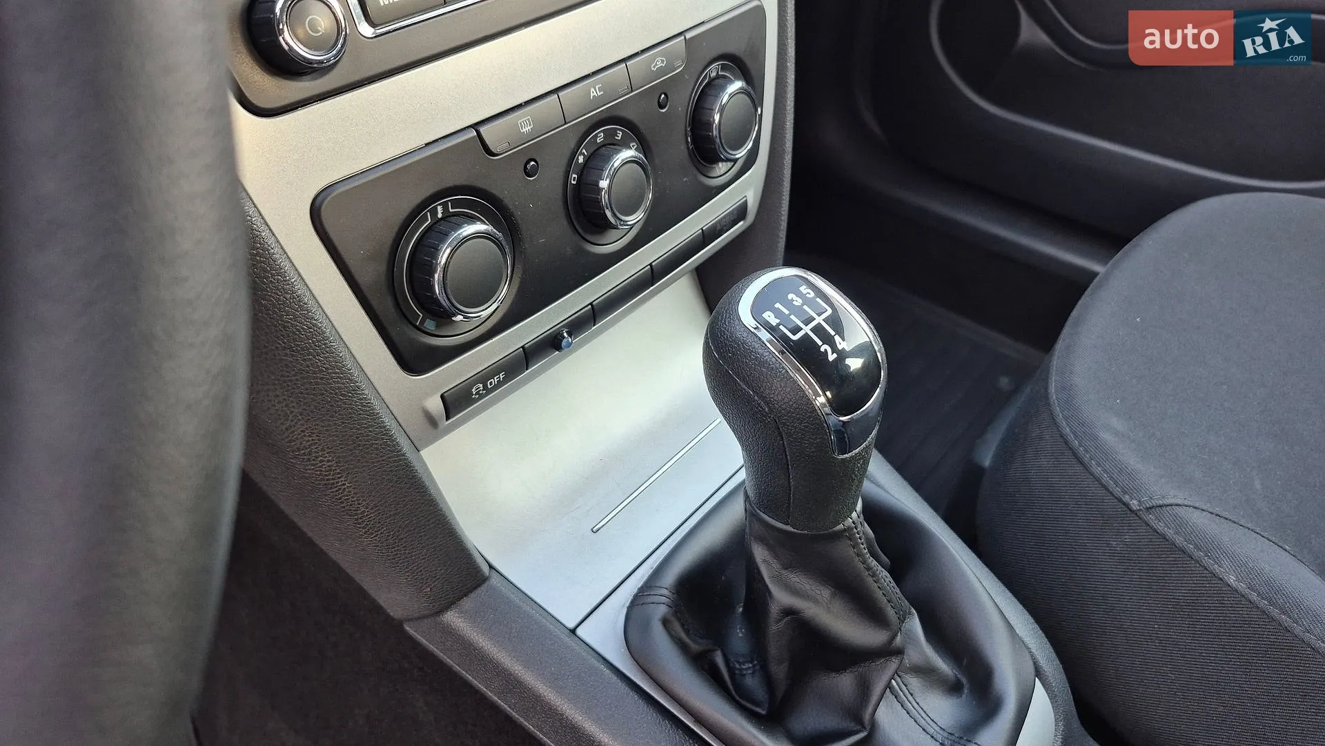 2012 Skoda Octavia - мініатюра 24