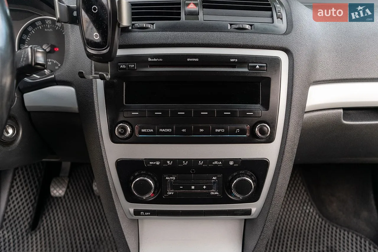 2010 Skoda Octavia - мініатюра 14