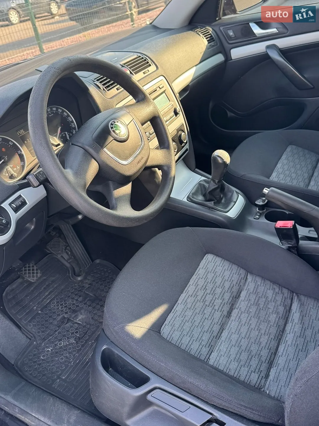 2010 Skoda Octavia - мініатюра 12