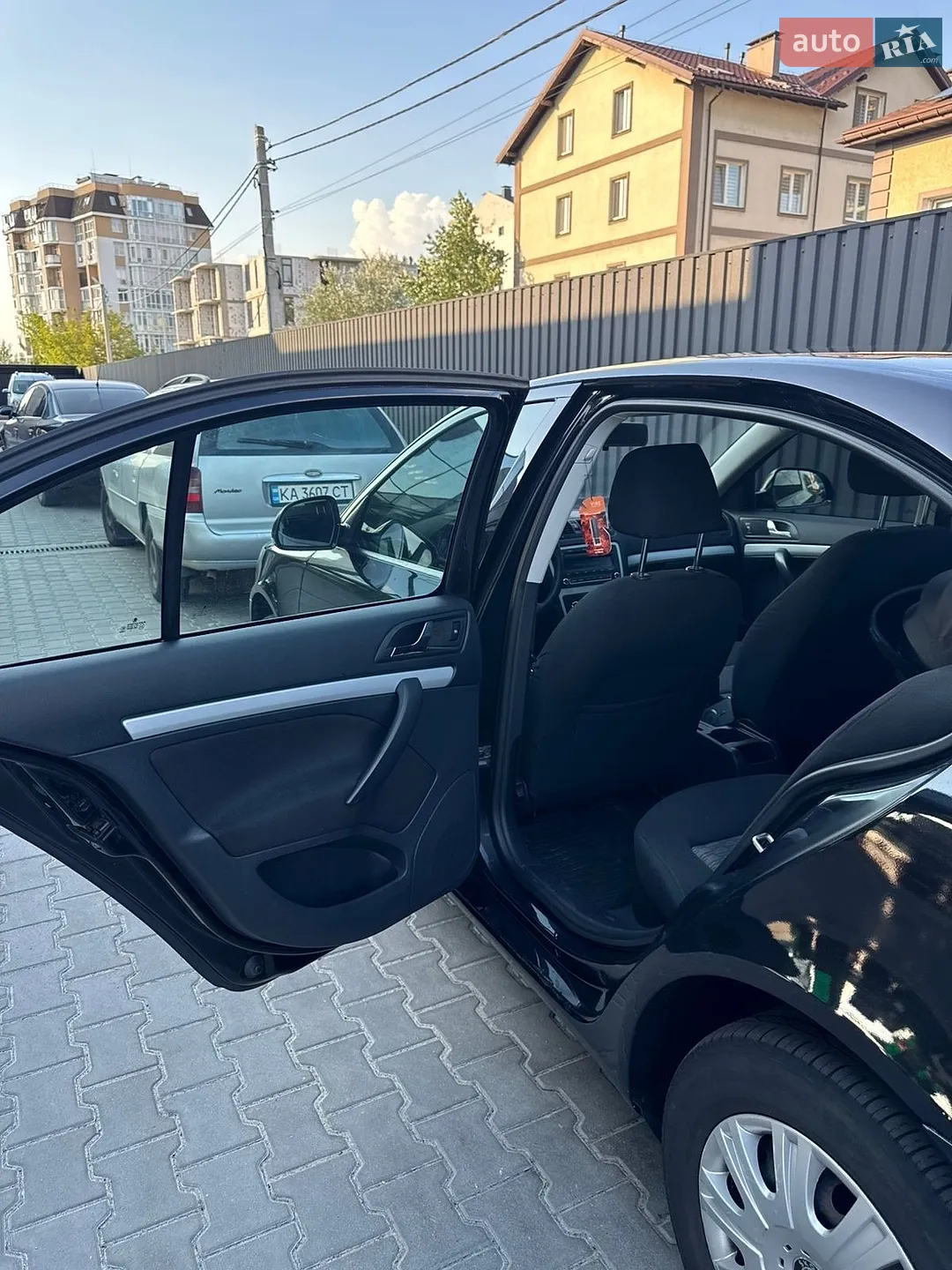2010 Skoda Octavia - мініатюра 15