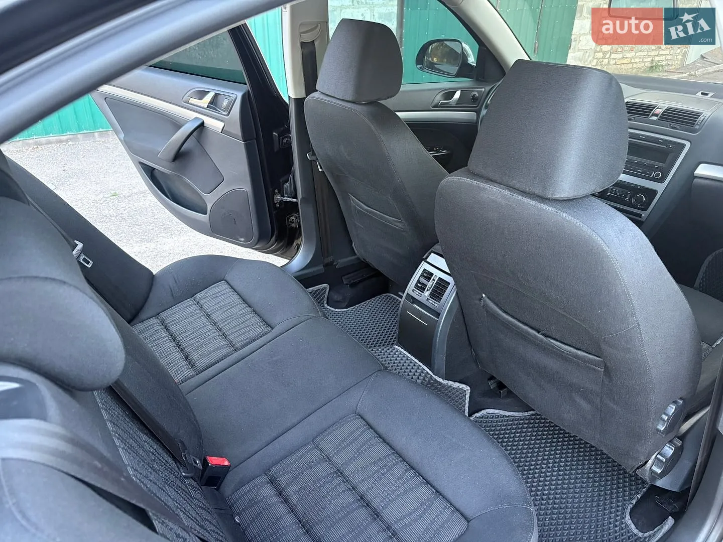 2010 Skoda Octavia - мініатюра 8