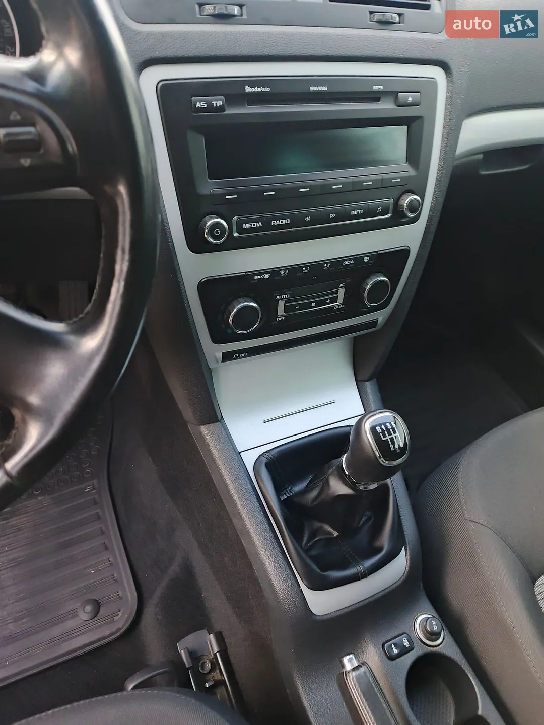 2011 Skoda Octavia - мініатюра 13