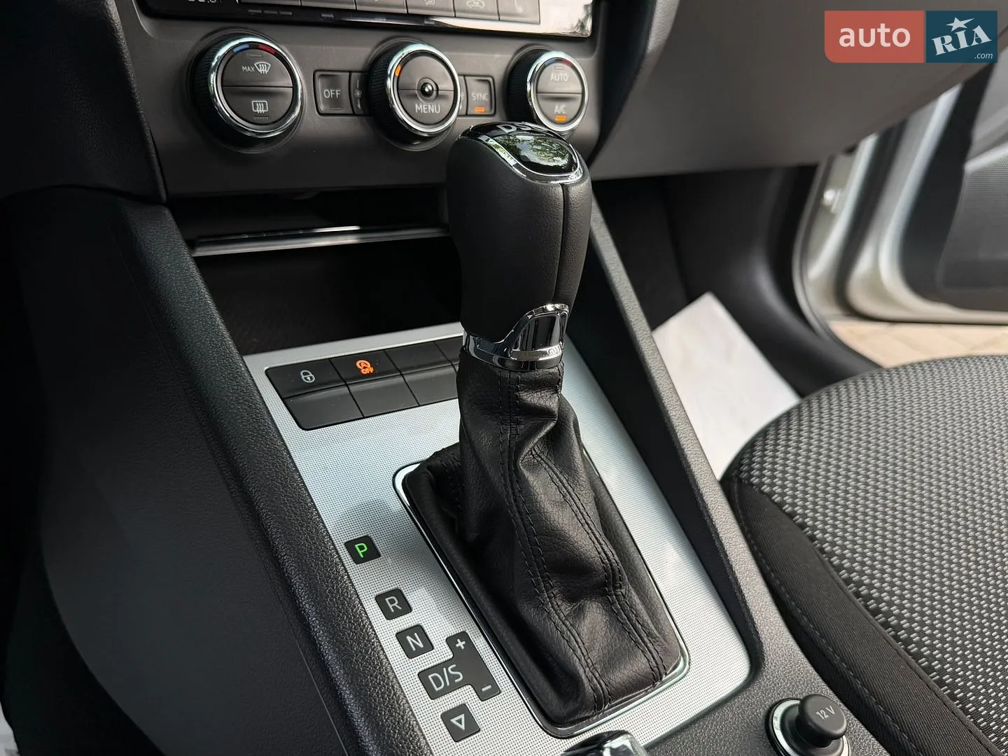 2016 Skoda Octavia - мініатюра 100