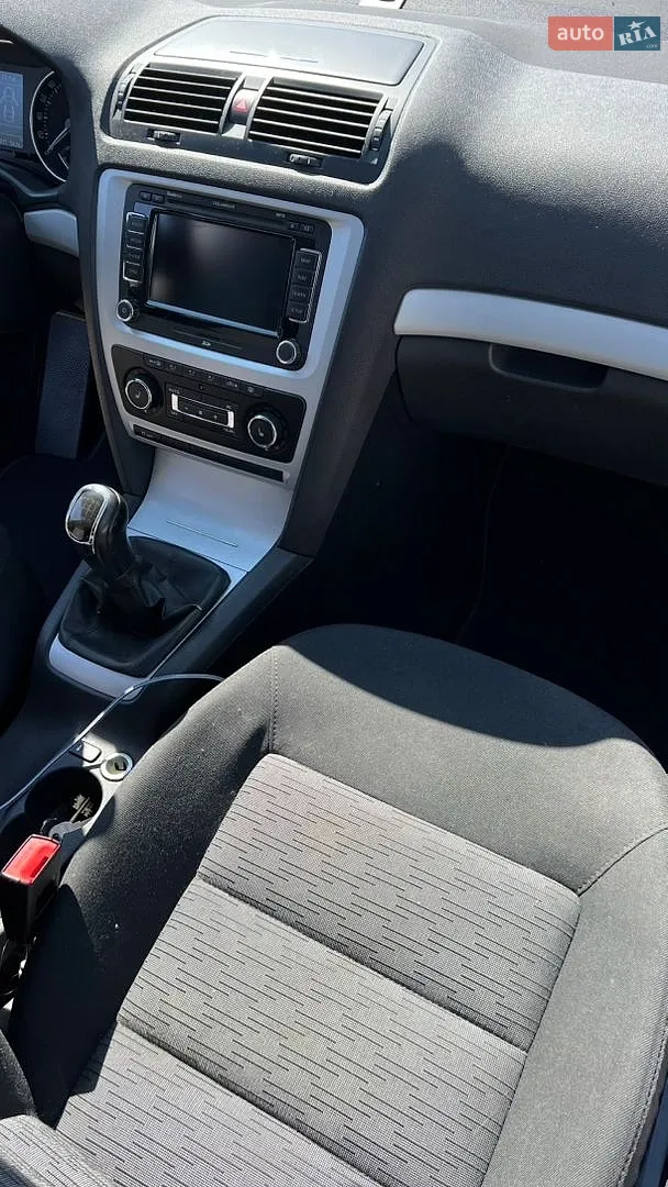2010 Skoda Octavia - мініатюра 16