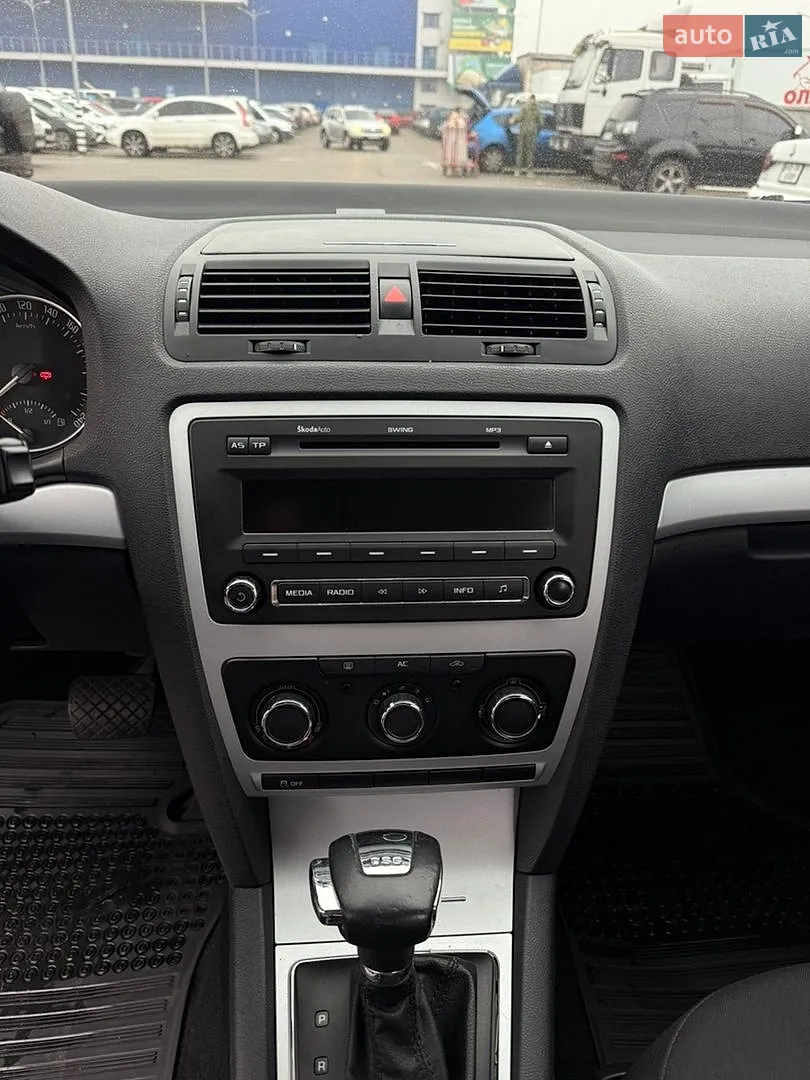 2010 Skoda Octavia - мініатюра 3
