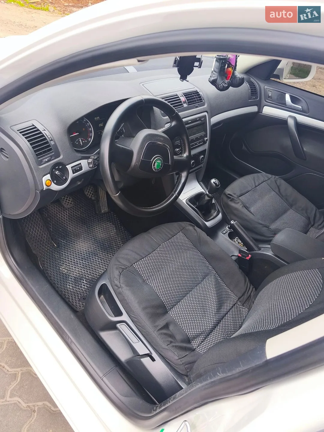 2011 Skoda Octavia - мініатюра 8