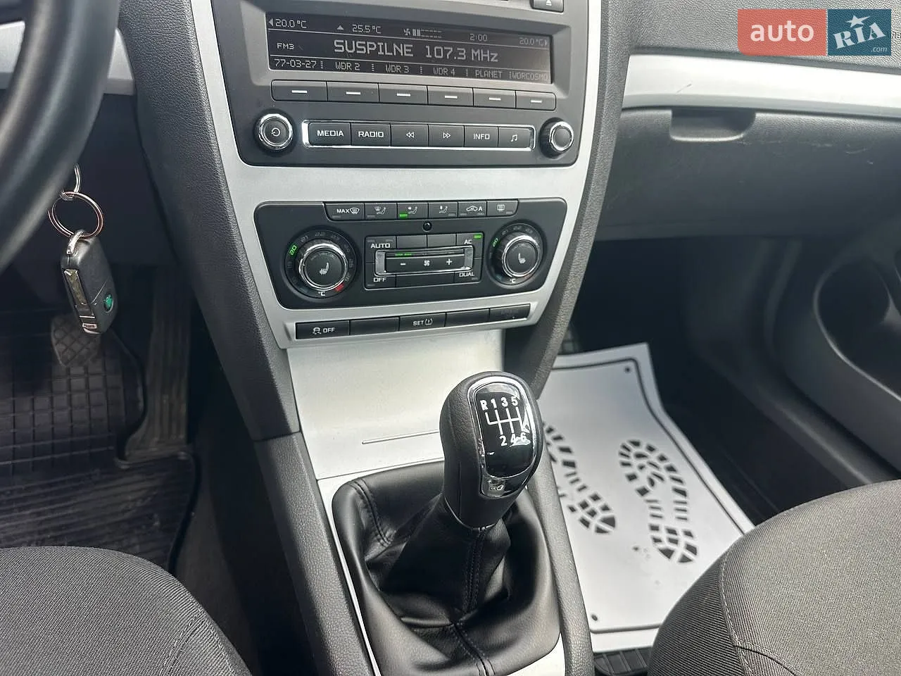 2010 Skoda Octavia - мініатюра 13