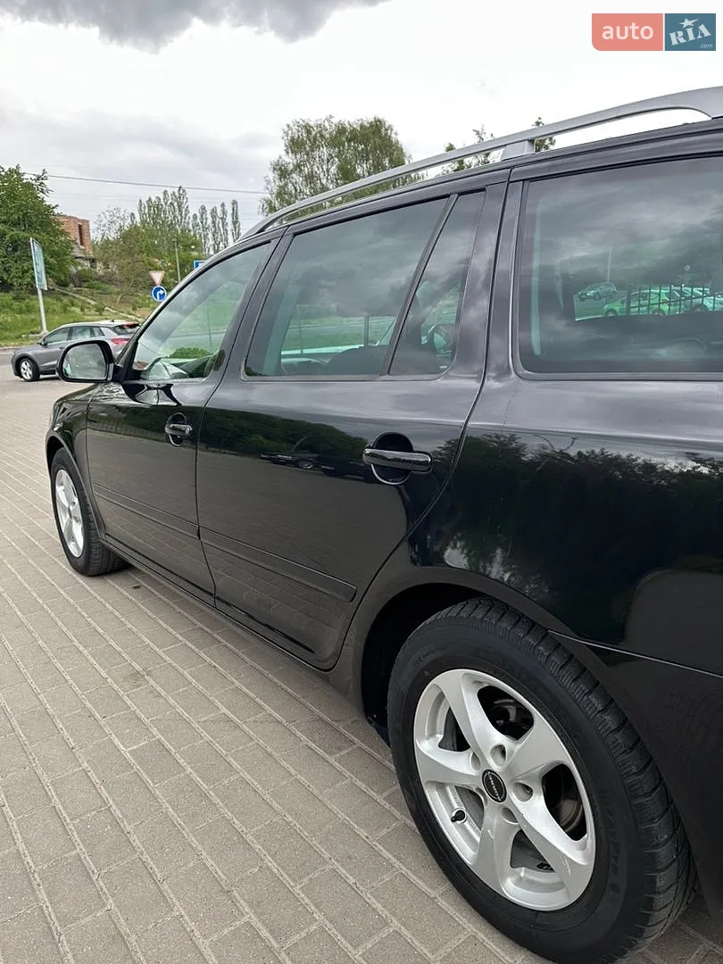 2010 Skoda Octavia - мініатюра 9