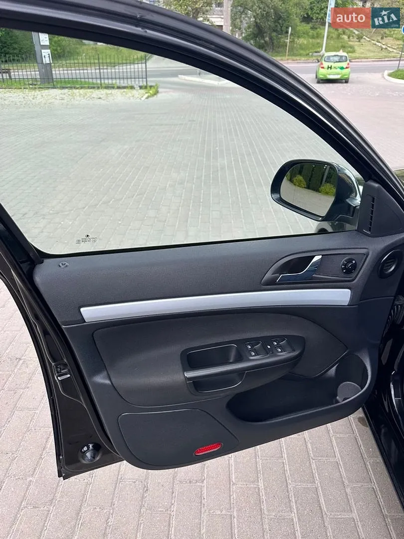 2010 Skoda Octavia - мініатюра 17