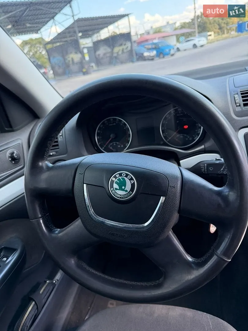 2010 Skoda Octavia - мініатюра 14