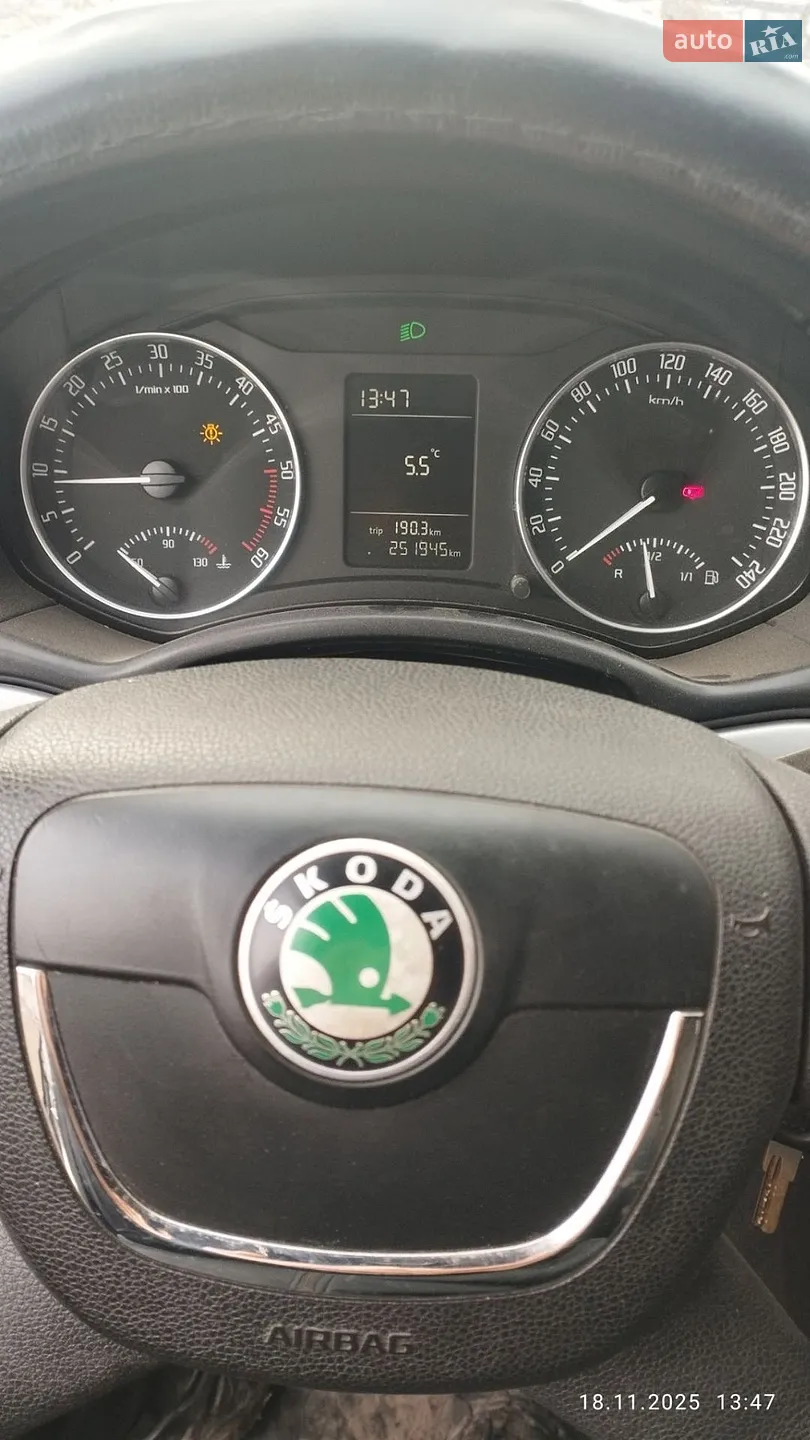 2010 Skoda Octavia - мініатюра 8