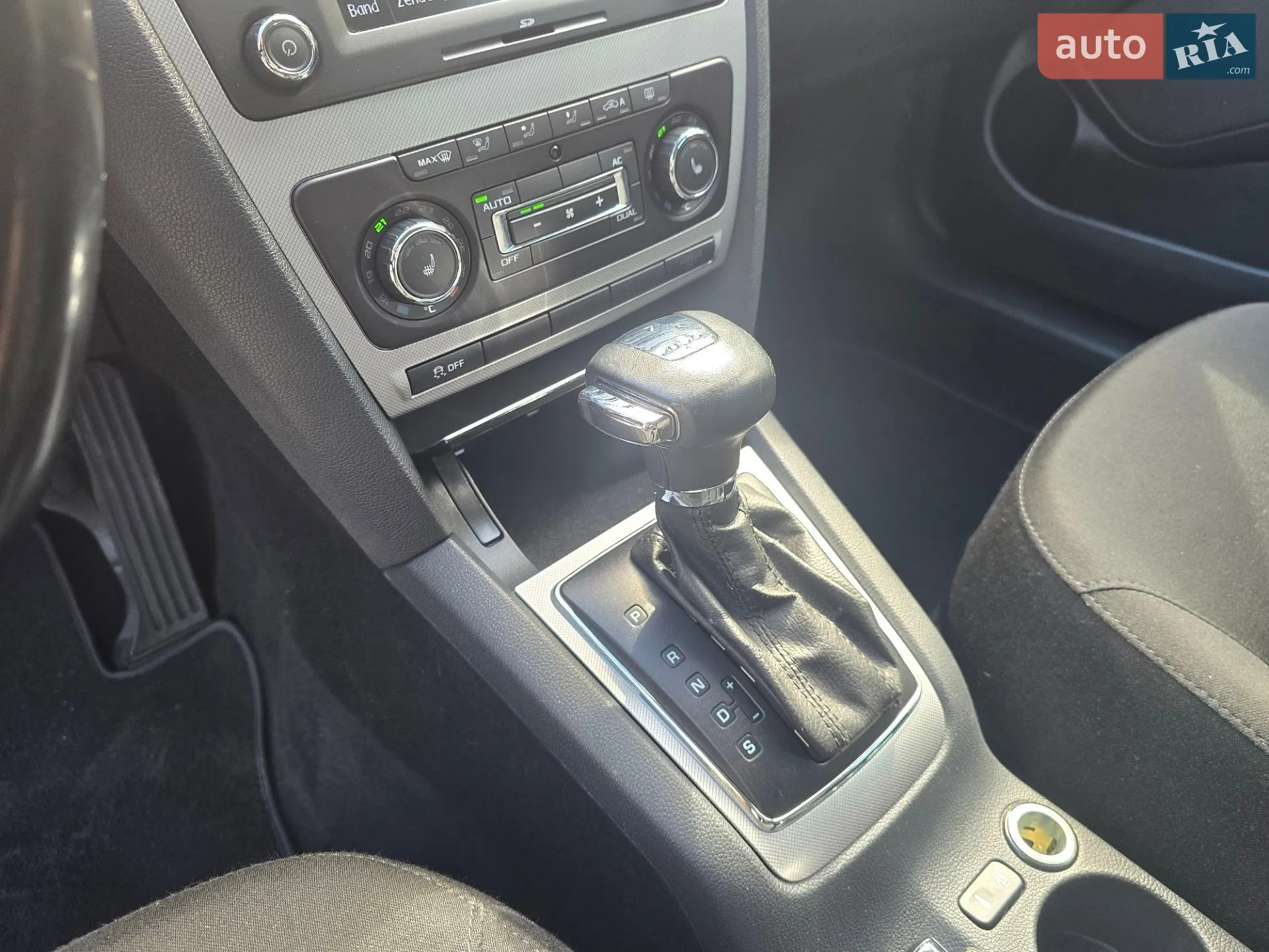 2010 Skoda Octavia - мініатюра 25