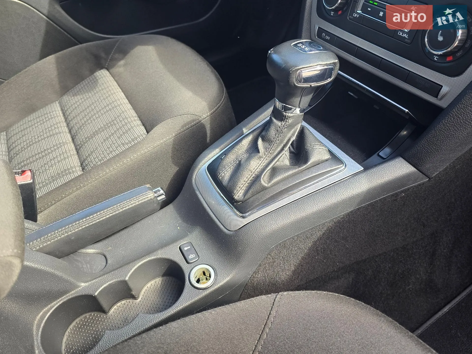 2010 Skoda Octavia - мініатюра 39