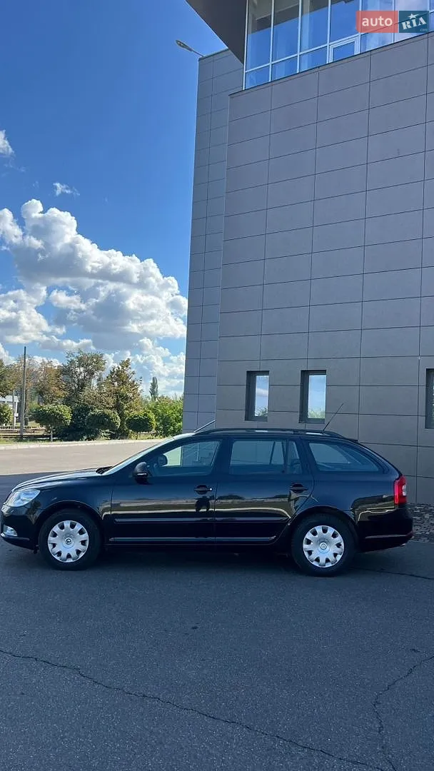 2010 Skoda Octavia - мініатюра 3