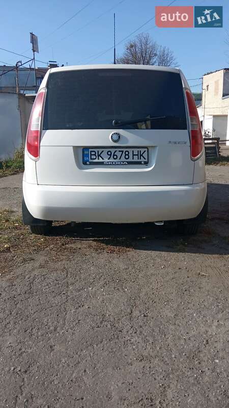 Универсал Skoda Praktik 2010 в Ровно фото 4 Универсал Skoda Praktik 2010 в Ровно