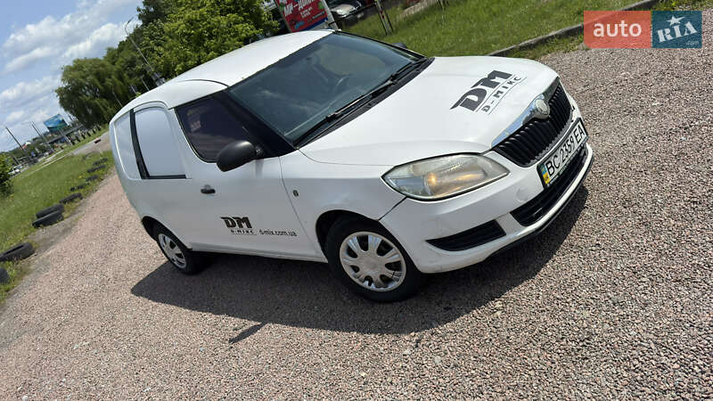 Минивэн Skoda Praktik 2011 в 