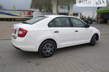 Седан Skoda Rapid 2015 в Черновцах