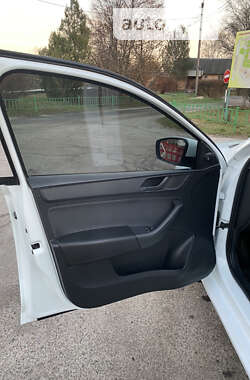 Лифтбек Skoda Rapid 2013 в 